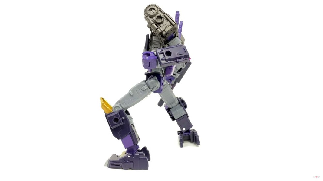 In Hand Image Of Transformers Legacy Evolution Tarn  (11 of 44)